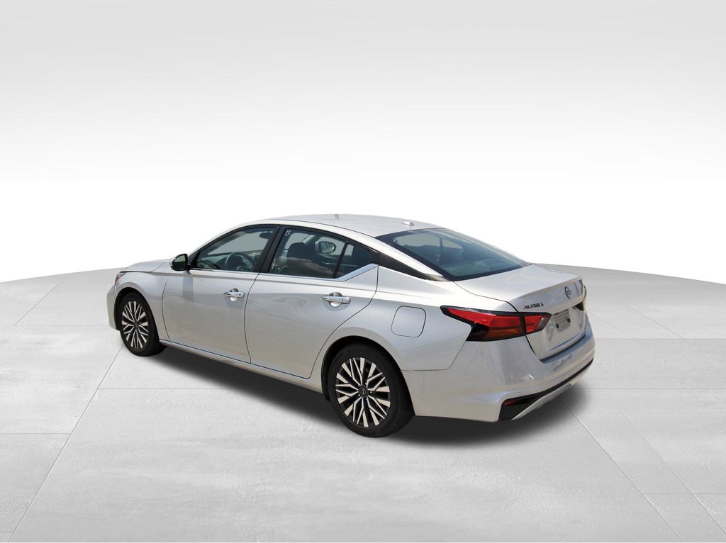 2023 Nissan Altima 2.5 SV Image 5 of 11