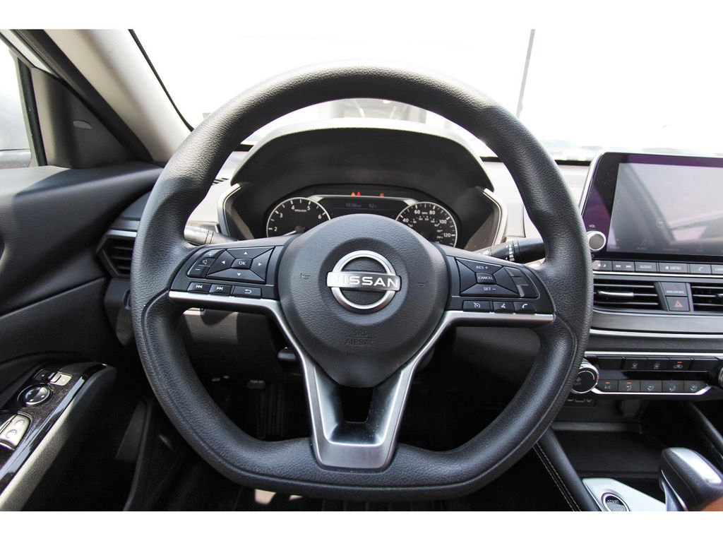 2023 Nissan Altima 2.5 SV Image 8 of 11