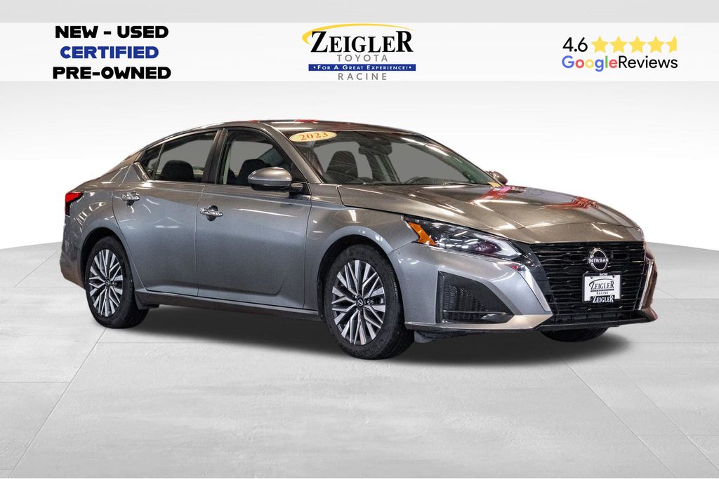 2023 Nissan Altima 2.5 SV Image 3 of 34