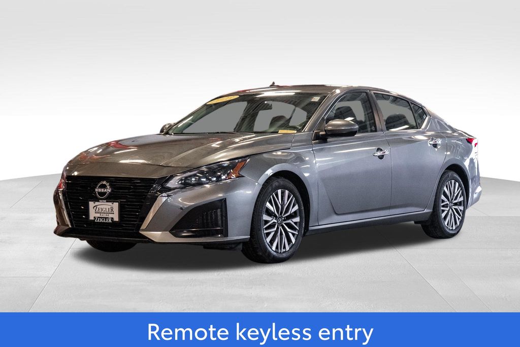 2023 Nissan Altima 2.5 SV Image 1 of 34
