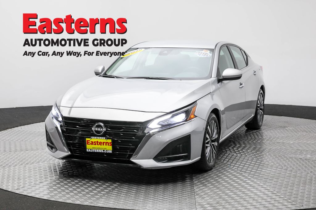 2023 Nissan Altima 2.5 SV Image 5 of 64