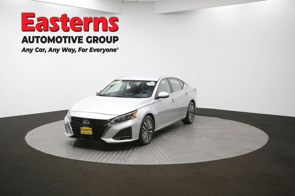 2023 Nissan Altima 2.5 SV Image 1 of 64