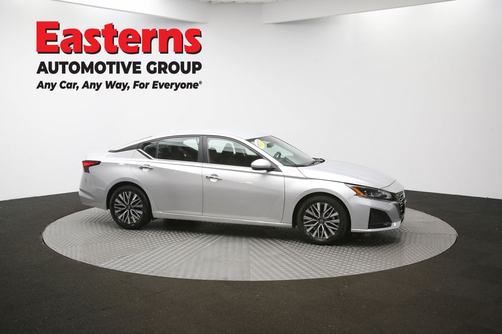 2023 Nissan Altima 2.5 SV Image 10 of 64