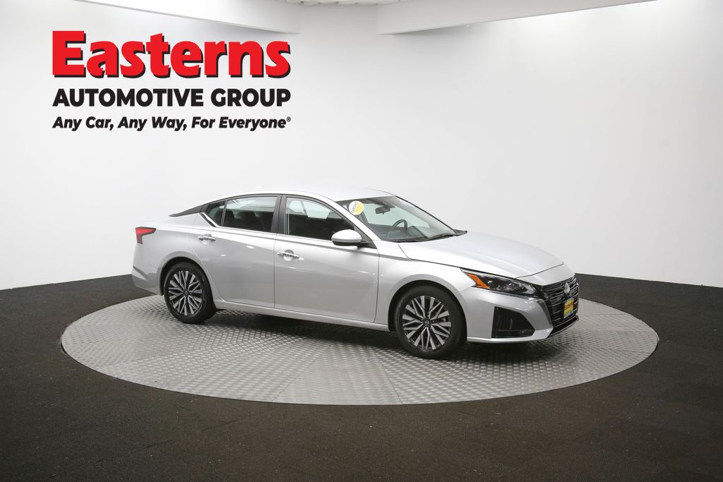 2023 Nissan Altima 2.5 SV Image 13 of 64