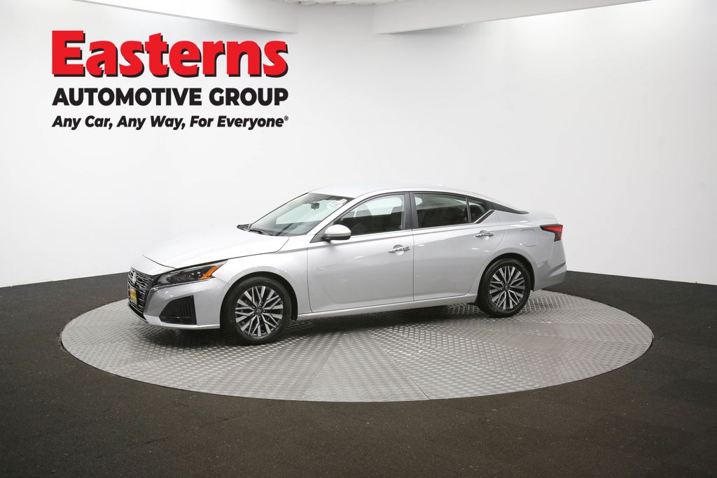 2023 Nissan Altima 2.5 SV Image 4 of 64