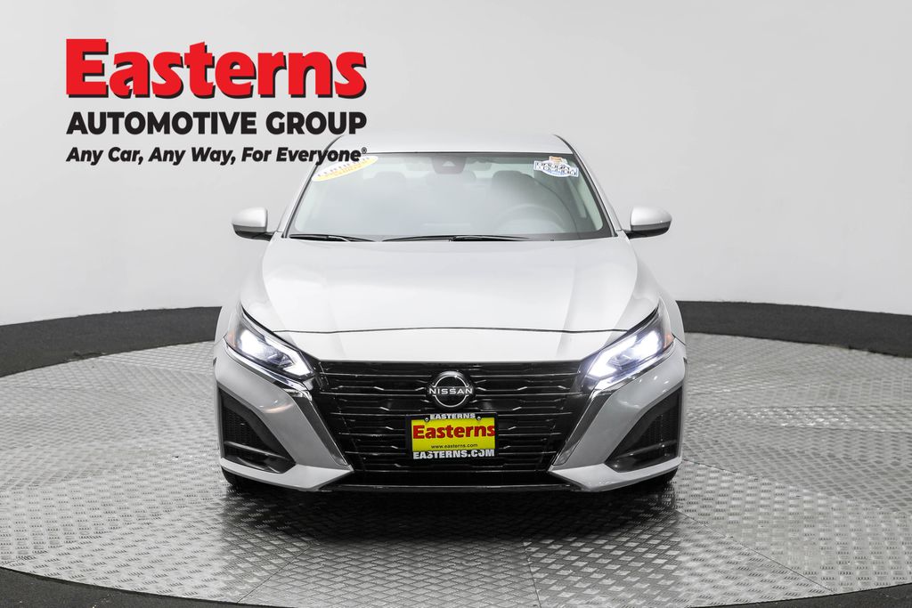 2023 Nissan Altima 2.5 SV Image 8 of 64