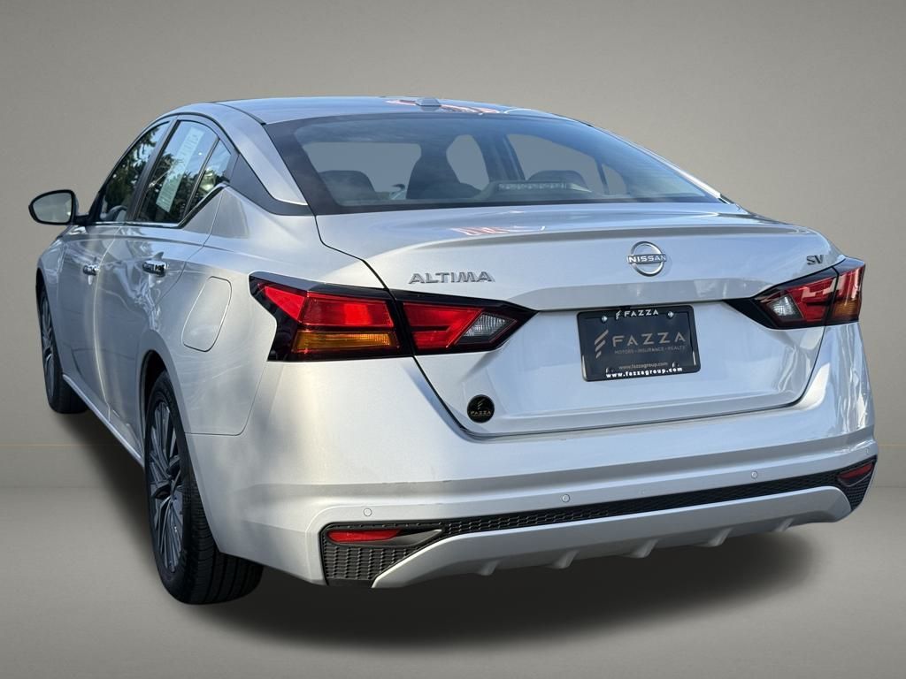 2023 Nissan Altima 2.5 SV Image 6 of 35