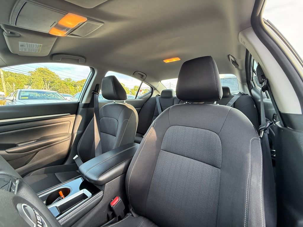 2023 Nissan Altima 2.5 SV Image 13 of 35