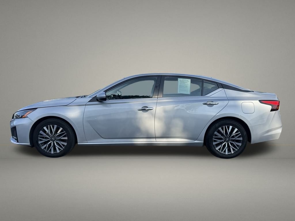 2023 Nissan Altima 2.5 SV Image 7 of 35