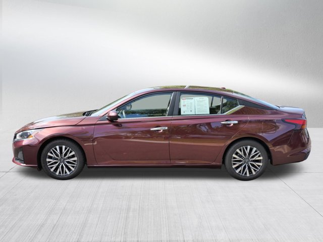 2023 Nissan Altima 2.5 SV Image 8 of 38