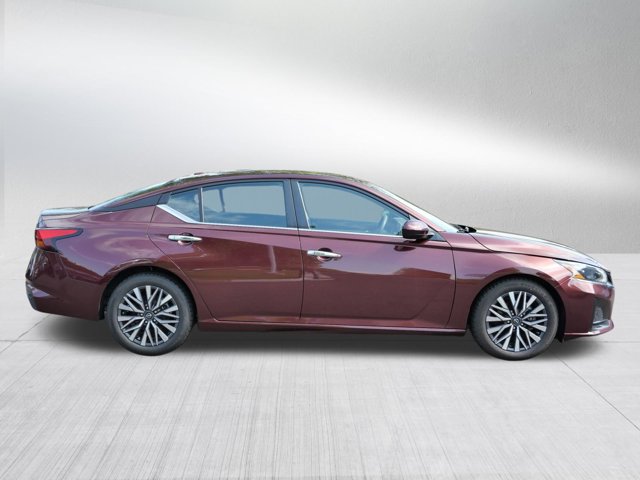 2023 Nissan Altima 2.5 SV Image 4 of 38