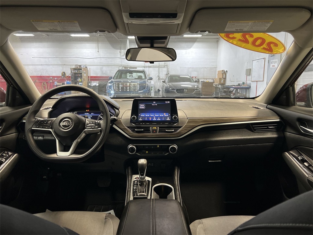 Vehicle image 18 of 30