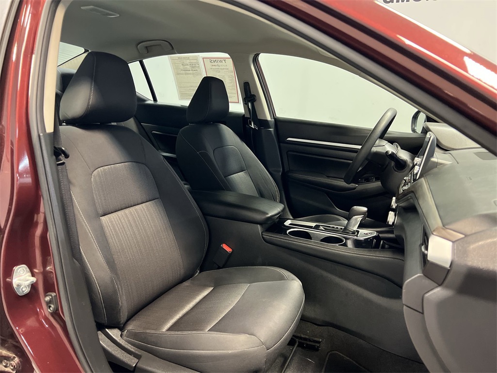 Vehicle image 23 of 30