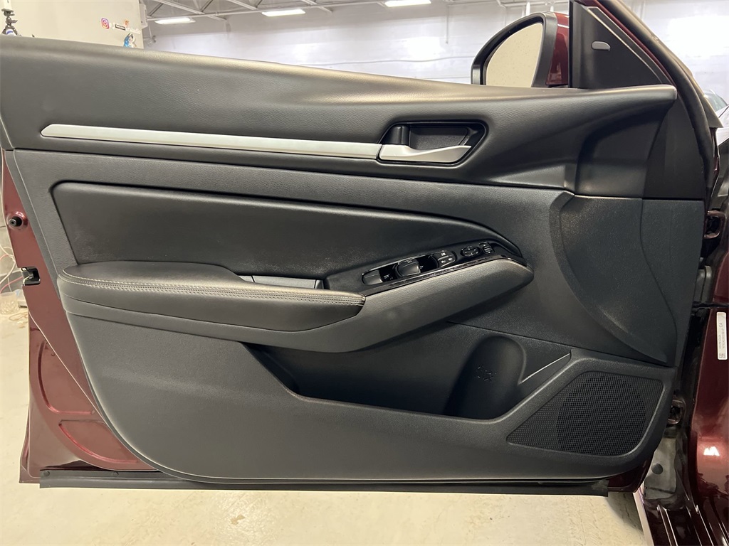 Vehicle image 19 of 30
