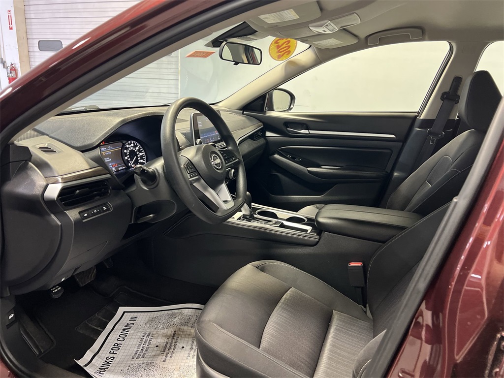 Vehicle image 10 of 30