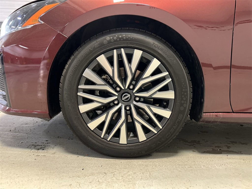 Vehicle image 28 of 30