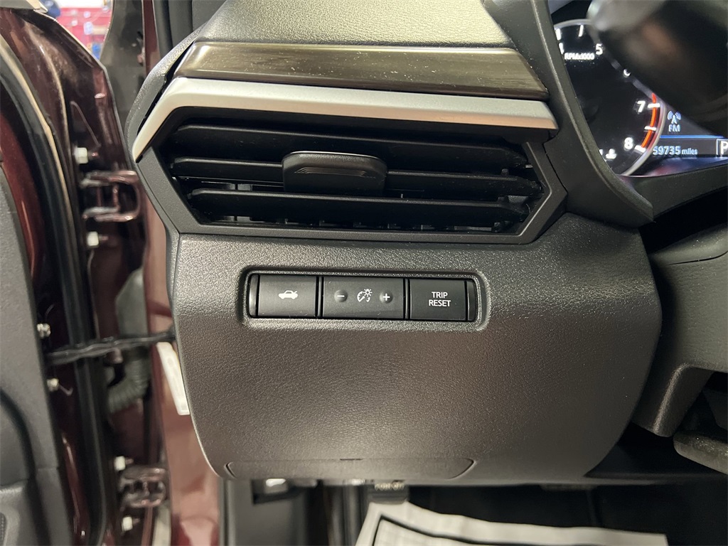 Vehicle image 16 of 30