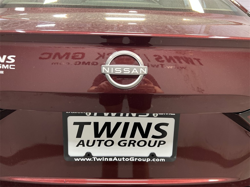 Vehicle image 26 of 30