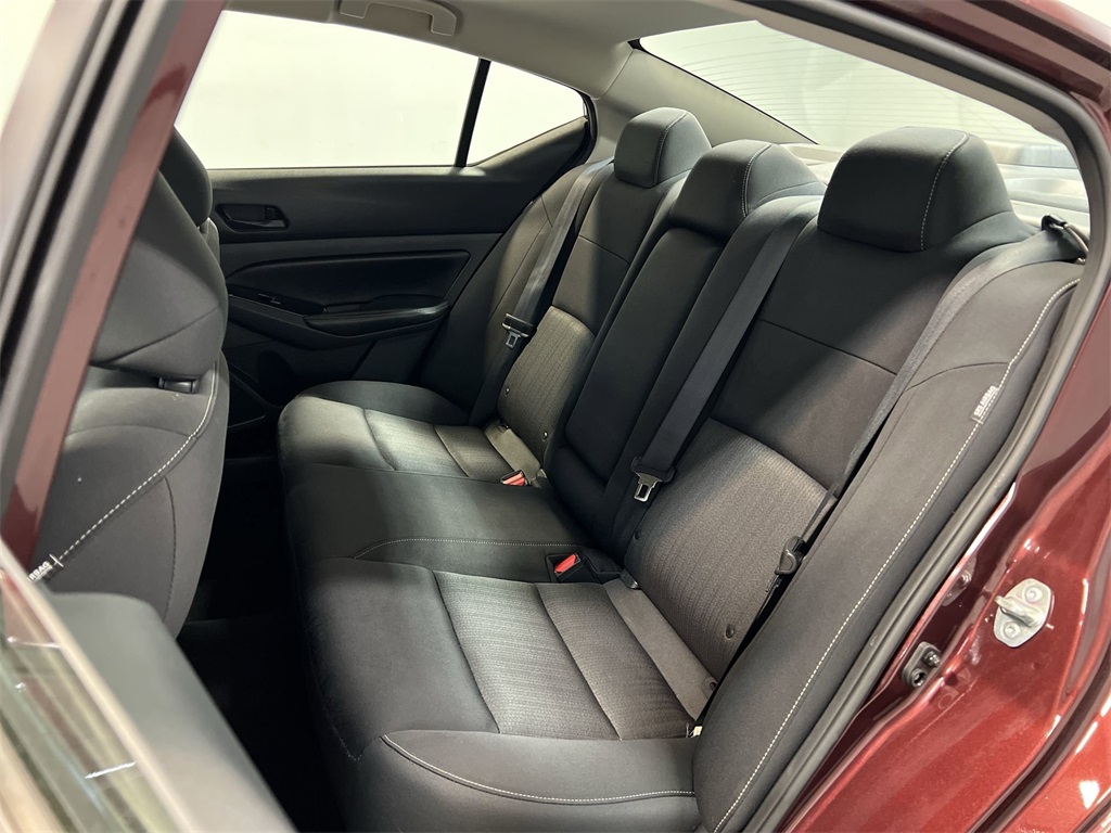 Vehicle image 21 of 30