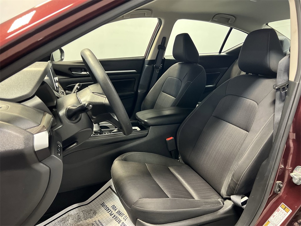 Vehicle image 17 of 30