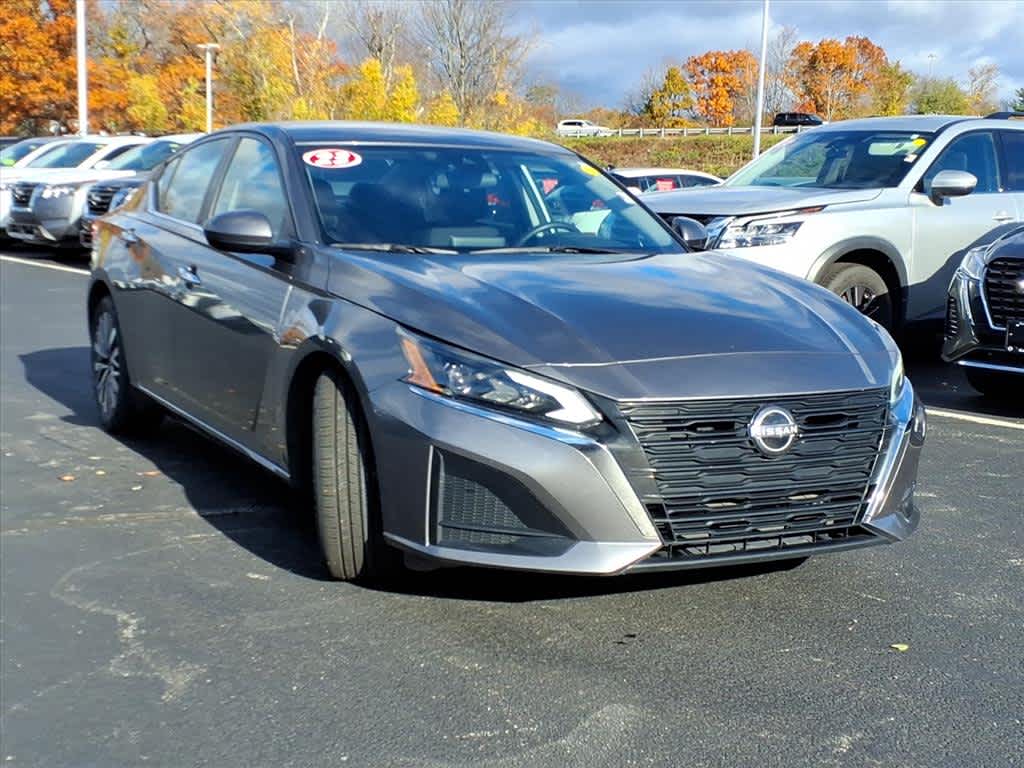 2023 Nissan Altima 2.5 SV Image 3 of 25