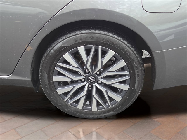 2023 Nissan Altima 2.5 SV Image 8 of 28