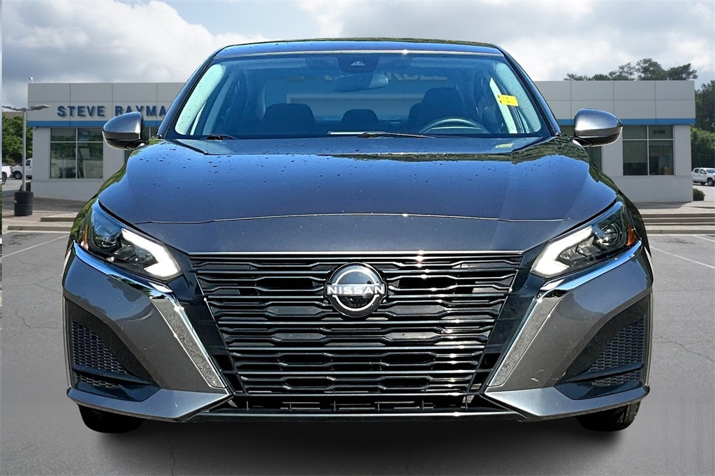 2023 Nissan Altima 2.5 SV Image 2 of 29