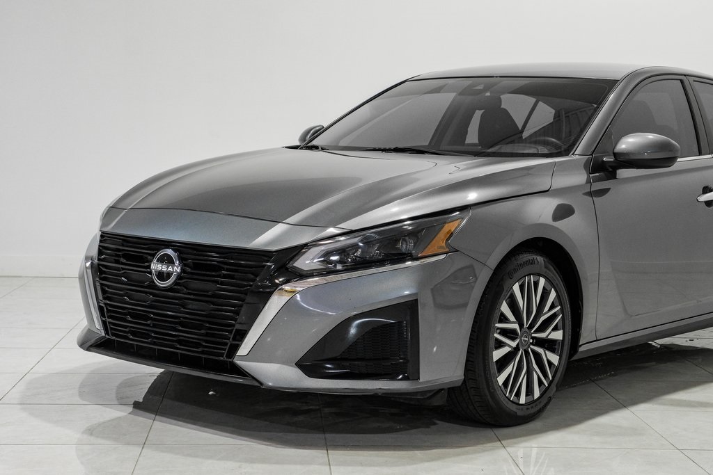 2023 Nissan Altima 2.5 SV Image 2 of 55