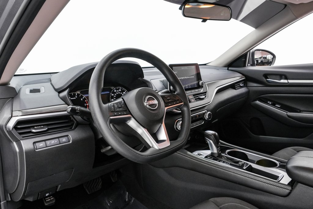 2023 Nissan Altima 2.5 SV Image 12 of 55
