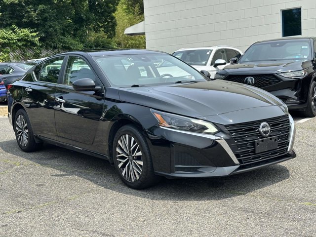 2023 Nissan Altima 2.5 SV Image 3 of 45
