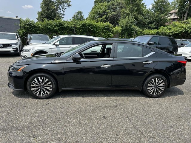 2023 Nissan Altima 2.5 SV Image 8 of 45