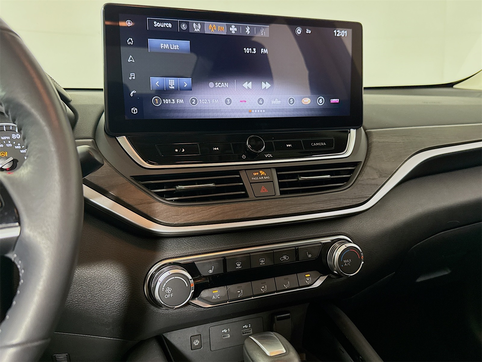 Vehicle image 14 of 21