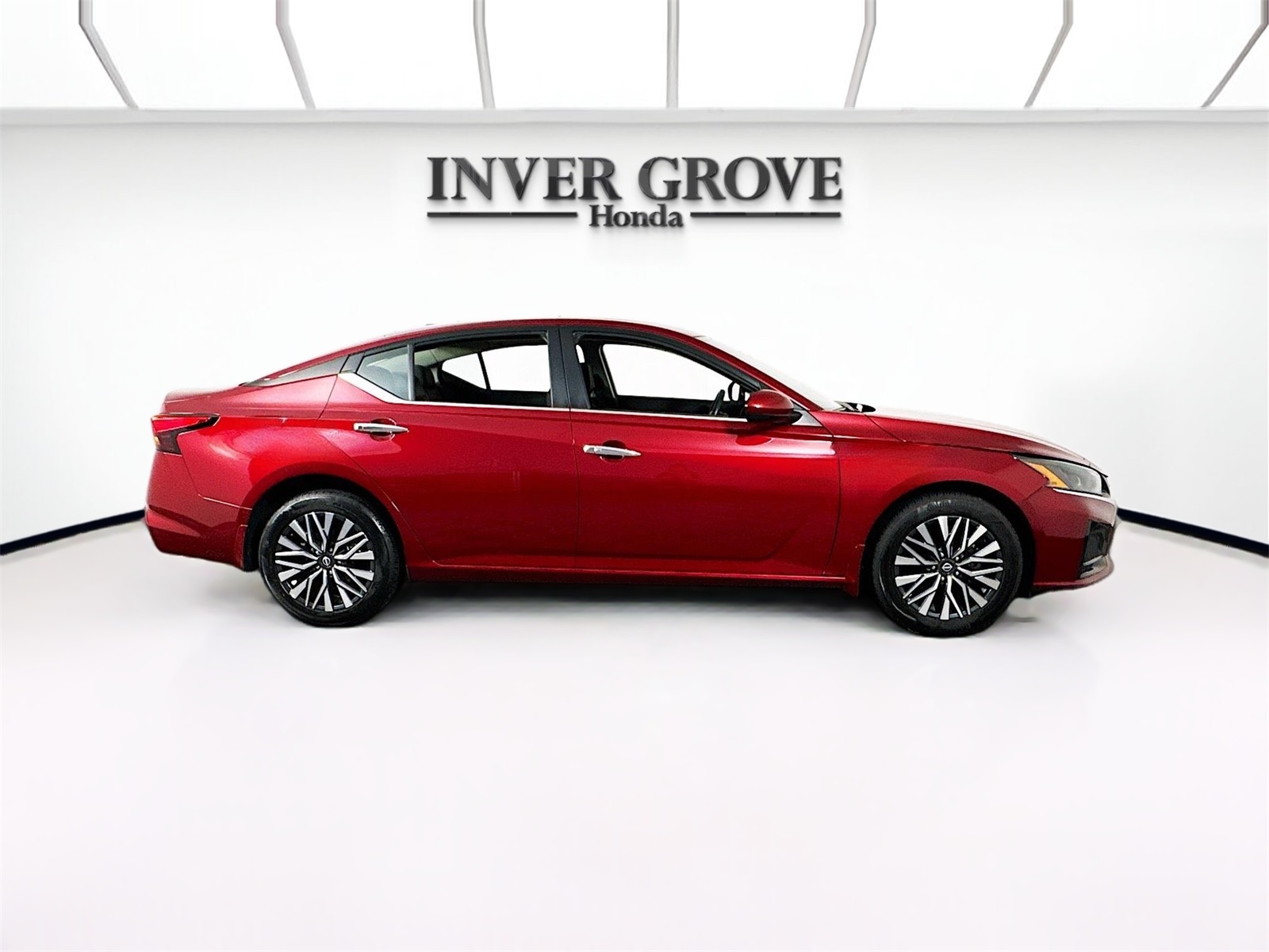 Vehicle image 4 of 21