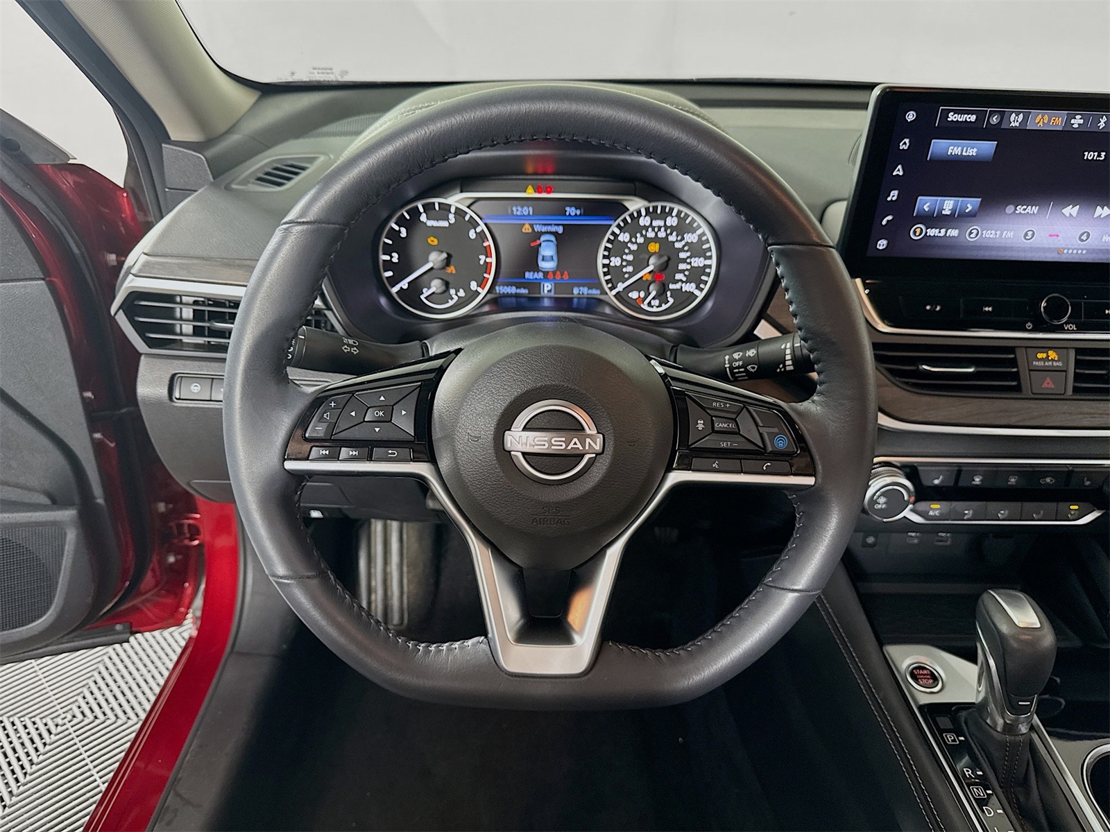 Vehicle image 11 of 21
