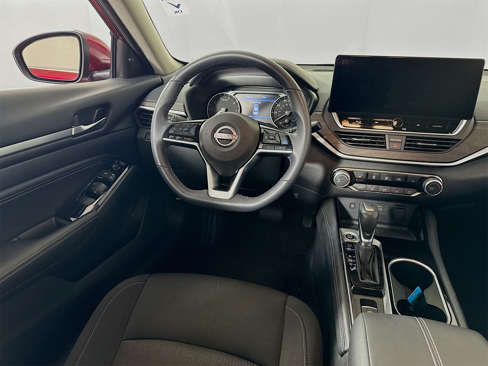 Vehicle image 17 of 21