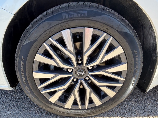Vehicle image 8 of 22