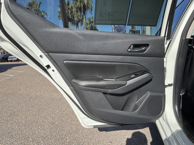 Vehicle image 21 of 22