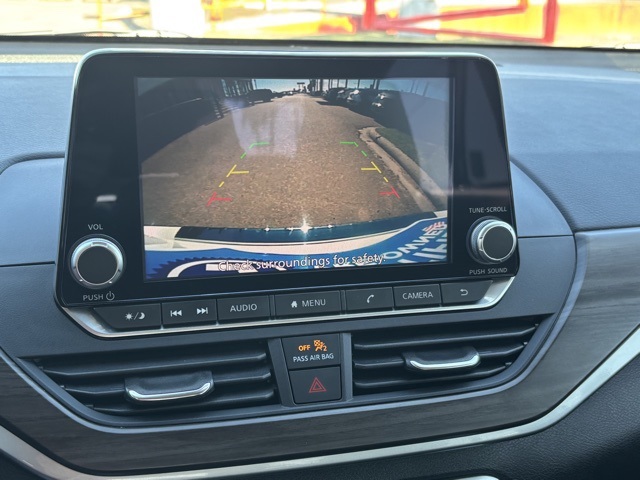 Vehicle image 16 of 22