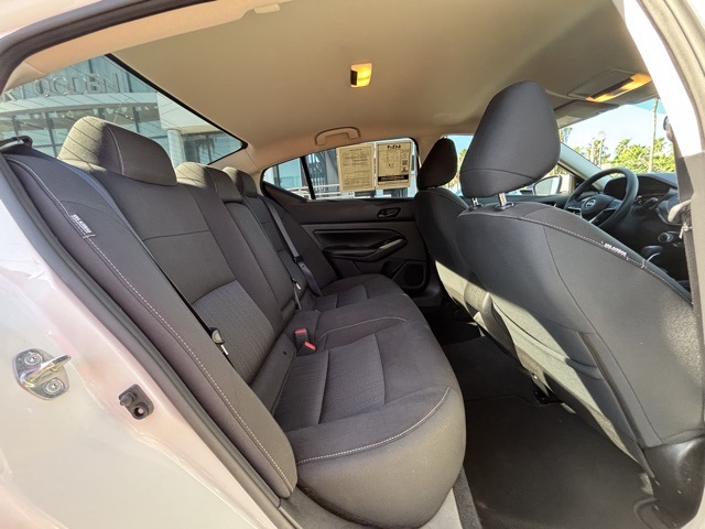 Vehicle image 10 of 22