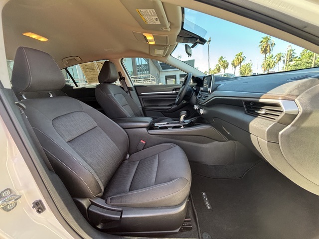 Vehicle image 11 of 22