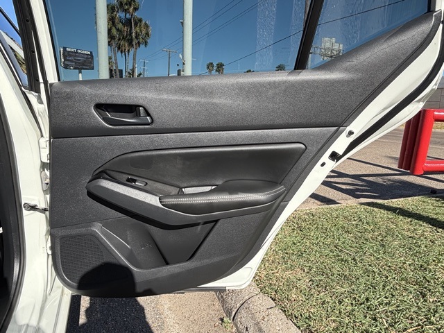 Vehicle image 18 of 22
