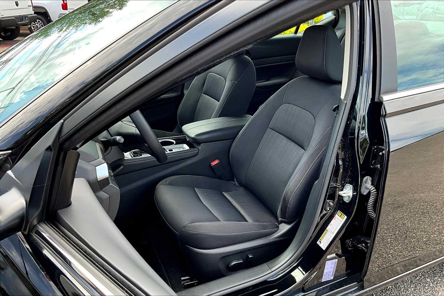 2023 Nissan Altima 2.5 SV Image 13 of 33