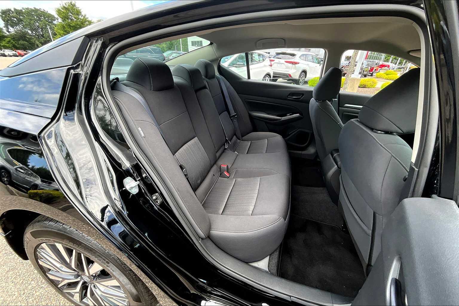 2023 Nissan Altima 2.5 SV Image 14 of 33