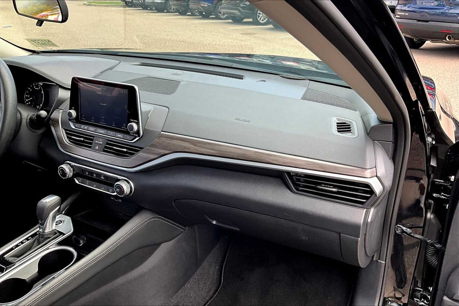 2023 Nissan Altima 2.5 SV Image 17 of 33