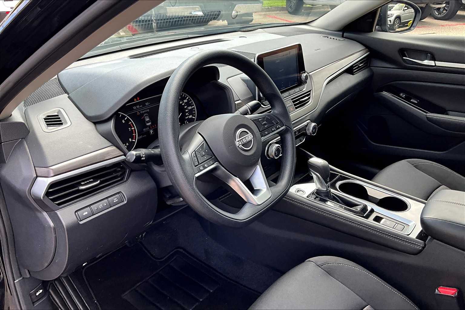 2023 Nissan Altima 2.5 SV Image 16 of 33