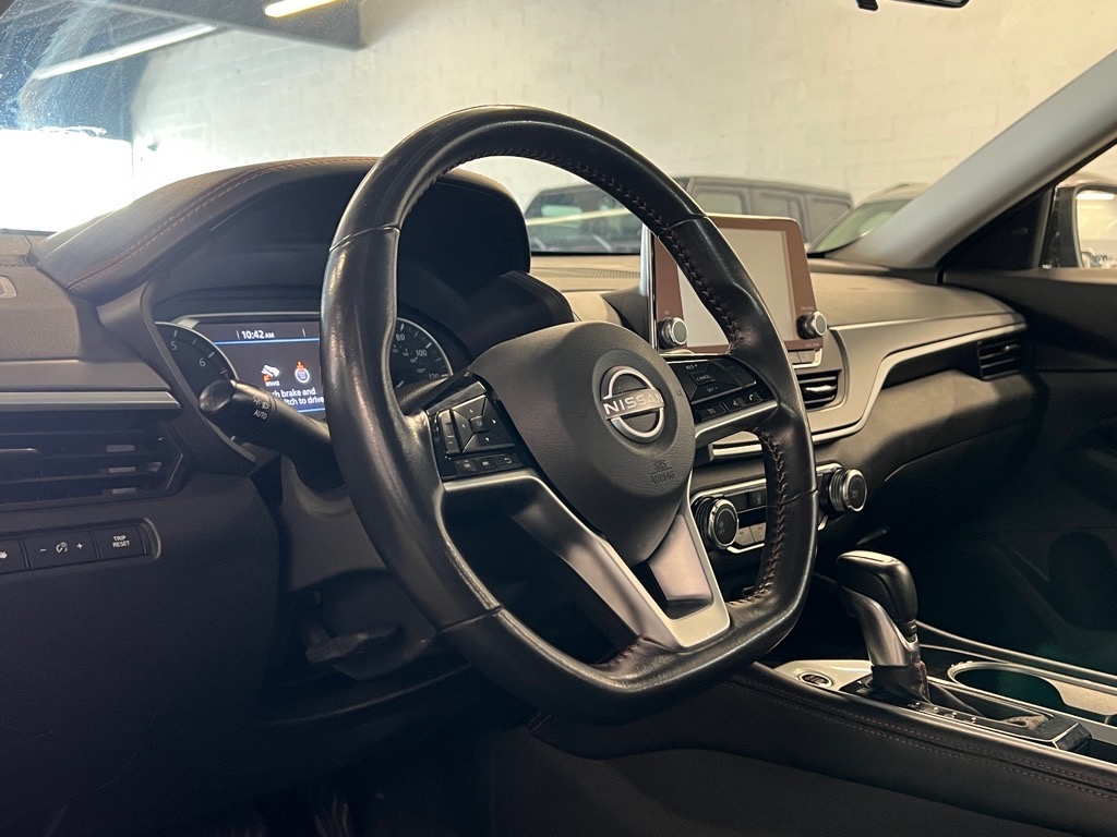 2023 Nissan Altima 2.5 SR Image 7 of 28