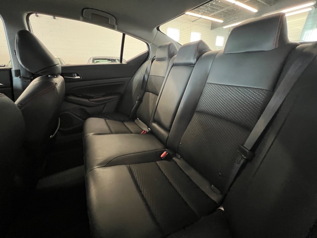 2023 Nissan Altima 2.5 SR Image 17 of 28