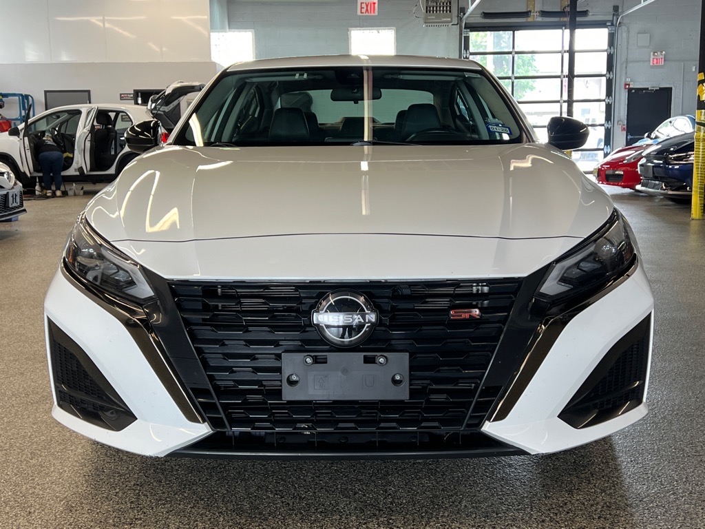 2023 Nissan Altima 2.5 SR Image 2 of 28