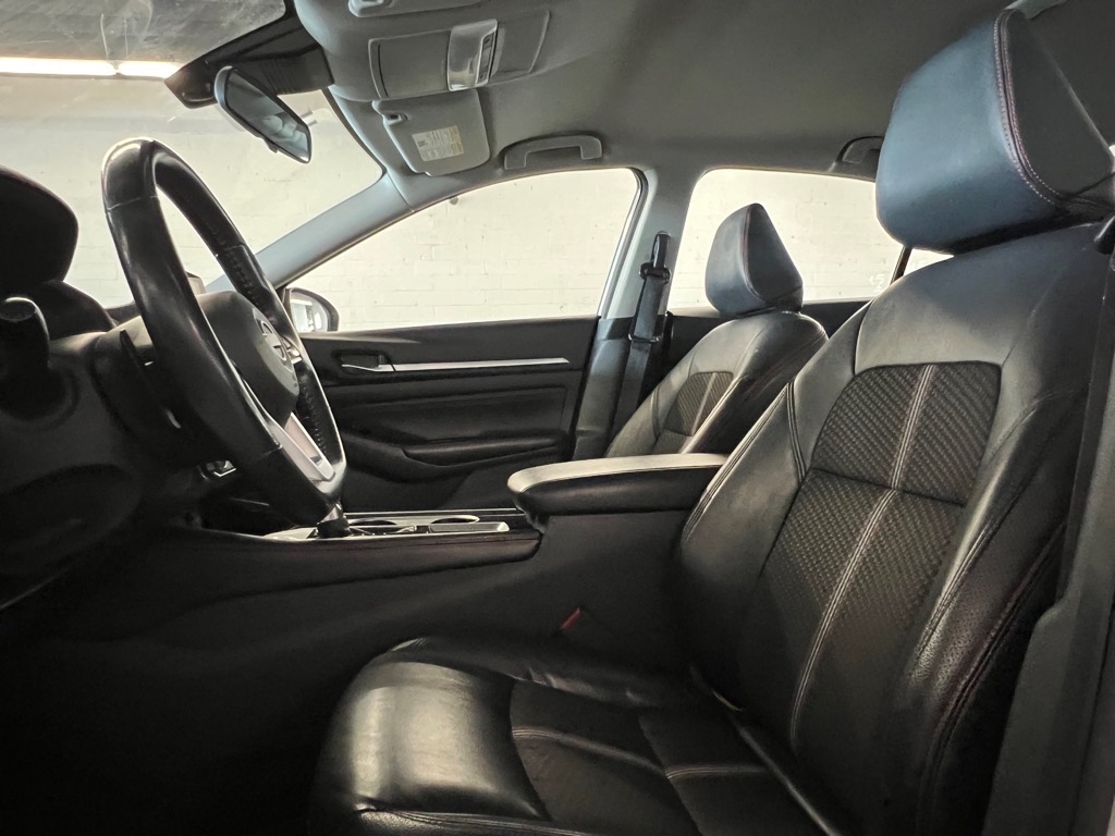 2023 Nissan Altima 2.5 SR Image 6 of 28