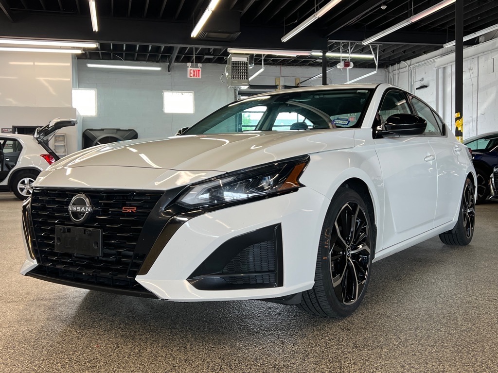 2023 Nissan Altima 2.5 SR Image 1 of 28